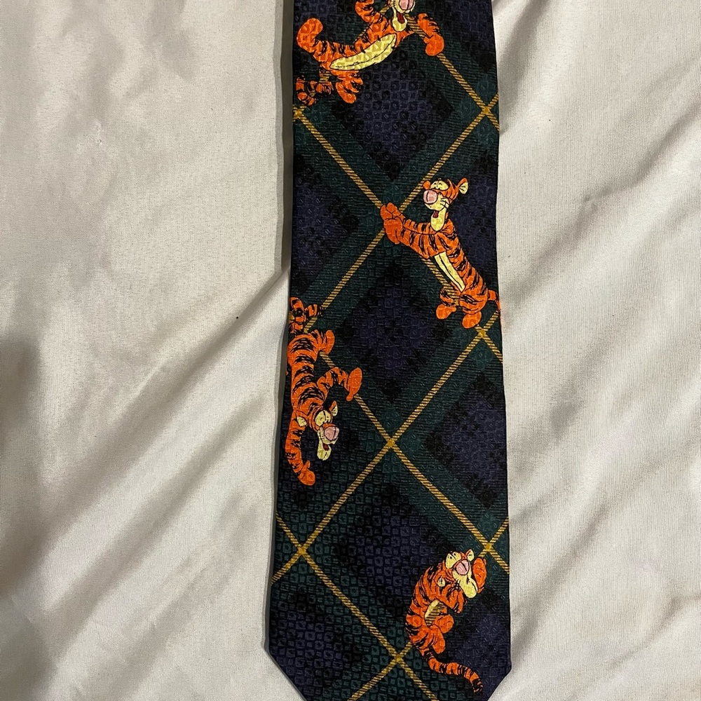 Vintage Disney Winnie the Pooh Tigger silk tie green